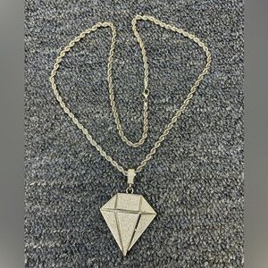 Elegant Silver Geometric Pendant Necklace